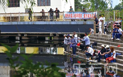 昆明滇管部门为35条入滇河道体检 劝阻多起违法垂钓 