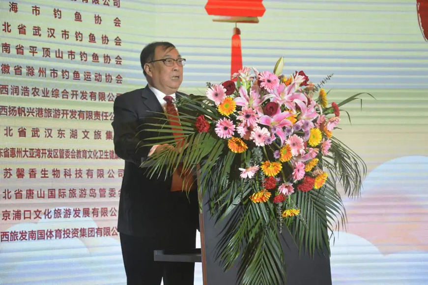 施泽华会长致新年贺词，代表中国钓鱼运动协会发布了《中国垂钓运动绿色安全准则》
