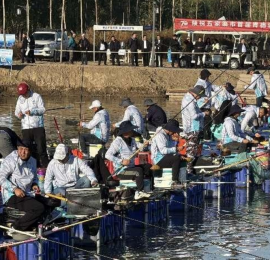 第六师五家渠市首届青格达湖垂钓大赛正式开赛！